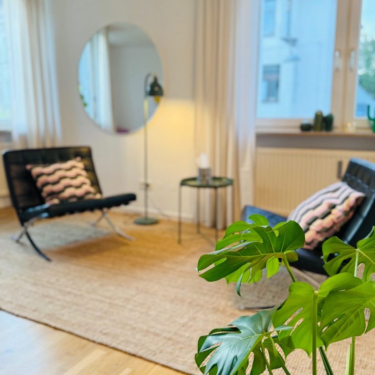 Regenbogen Ein Regenbogen hängt am Bücherregal.